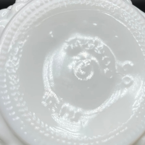 Vintage EO Brody White Milk Hobnail Vase - Picture 4 of 6